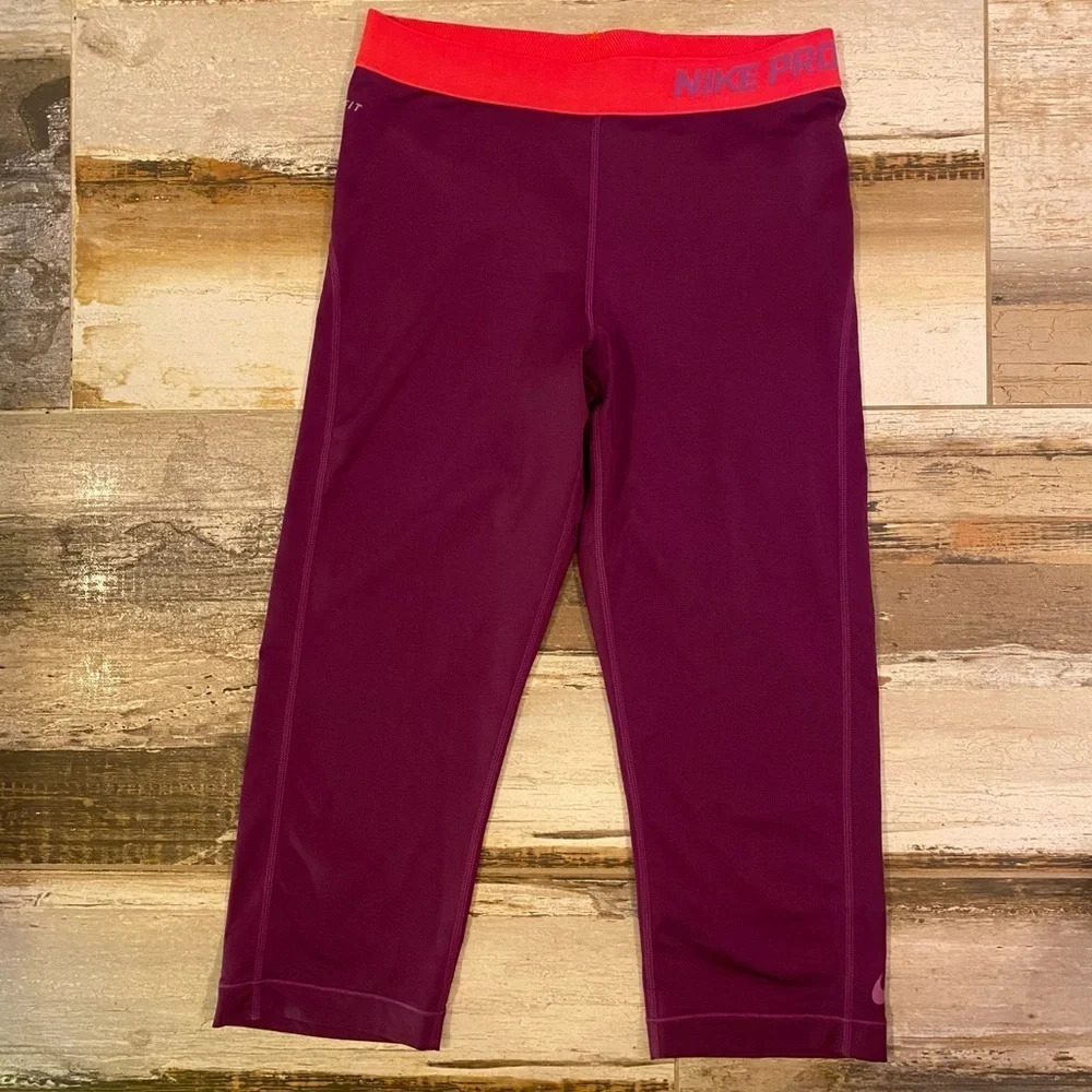NIKE DRI-FIT Capri Workout Pants, Size M